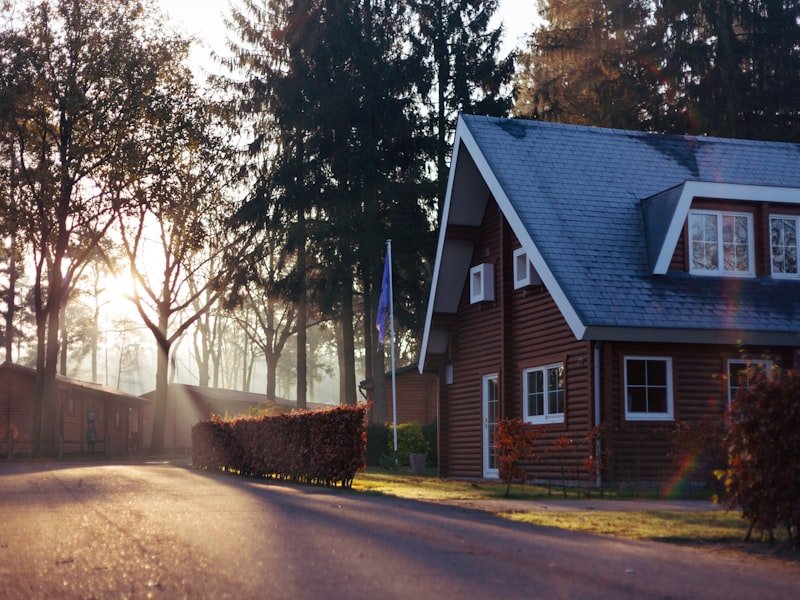 Maison à revêtement de bois dans un quartier résidentiel de Gatineau